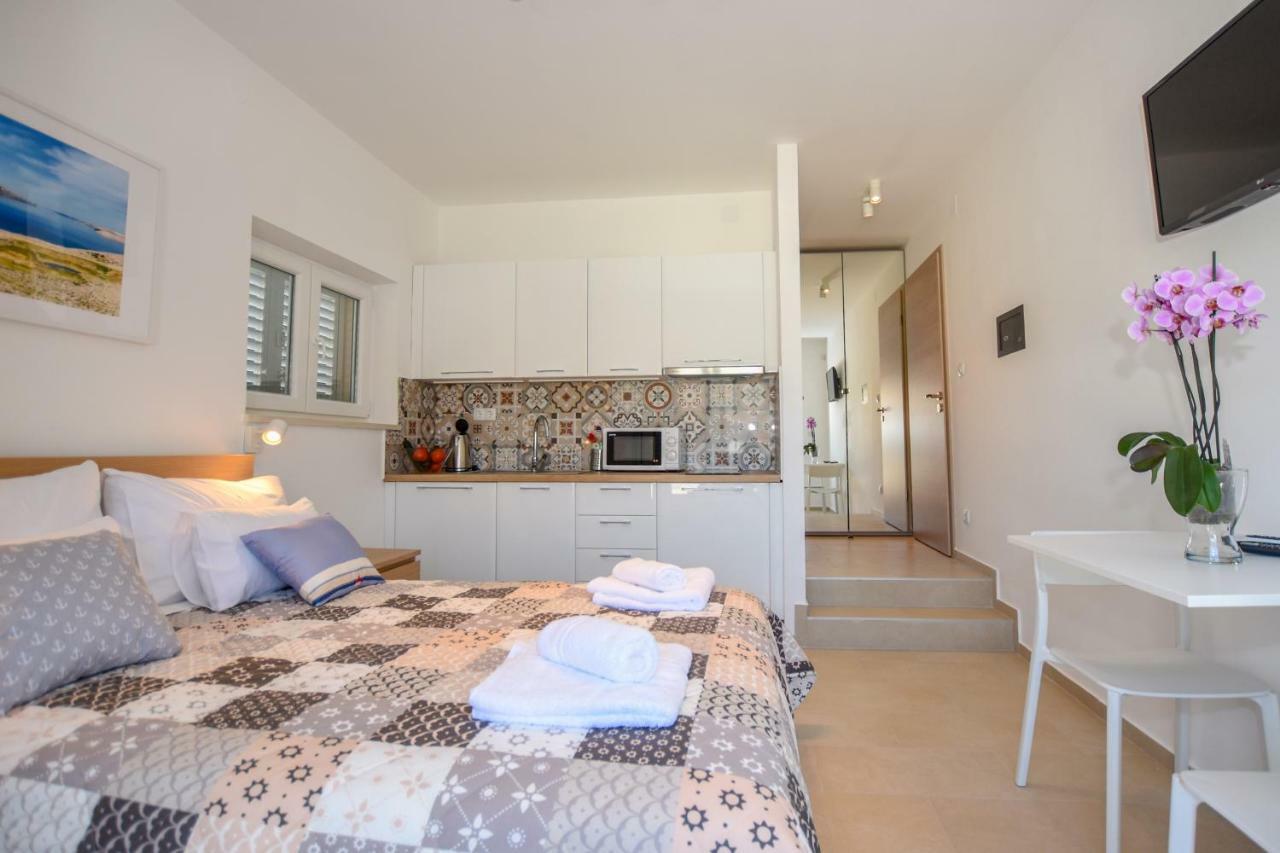 Villa Magena - Modern Apartments In Pag Center Паг Екстериор снимка