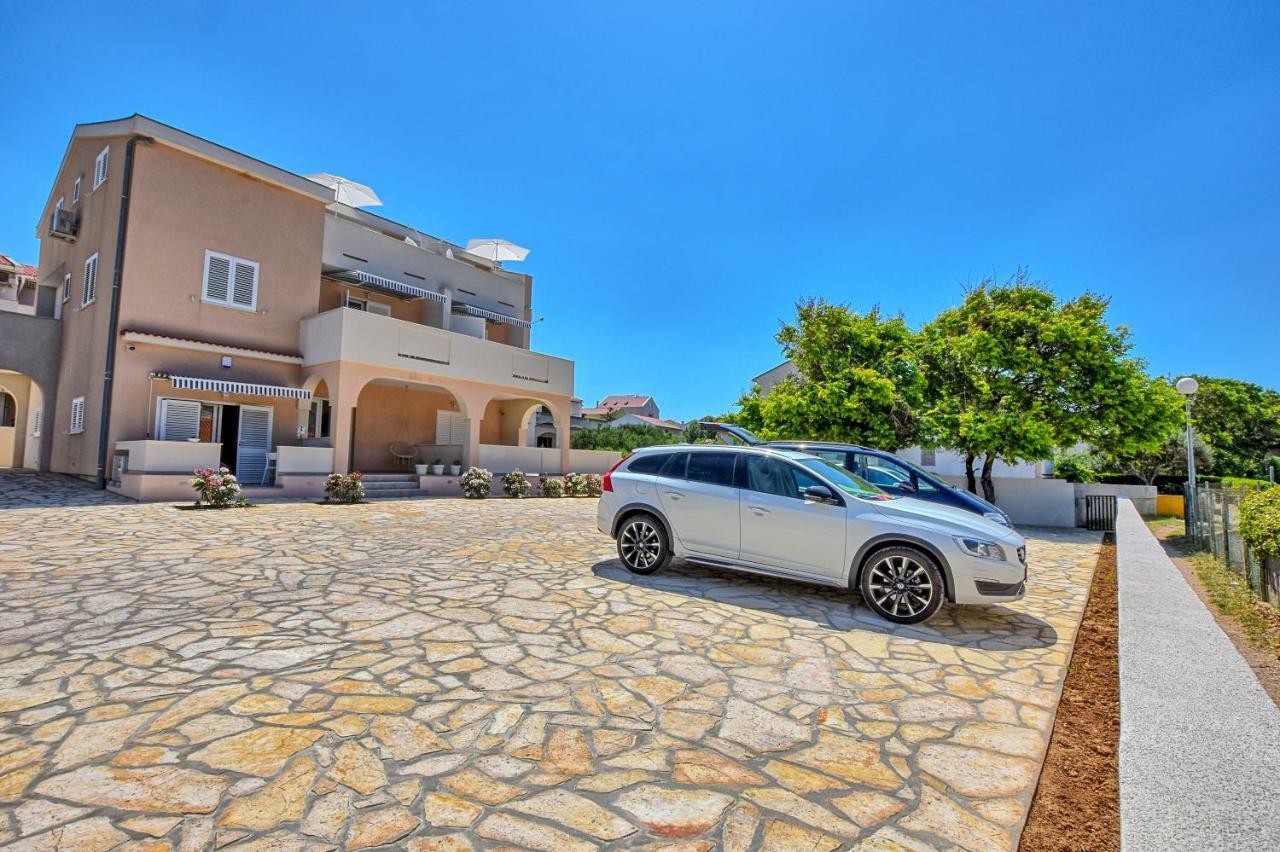 Villa Magena - Modern Apartments In Pag Center Паг Екстериор снимка